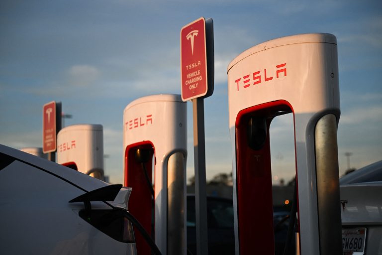 Tesla could start building a lithium refinery for EV batteries in Texas this year