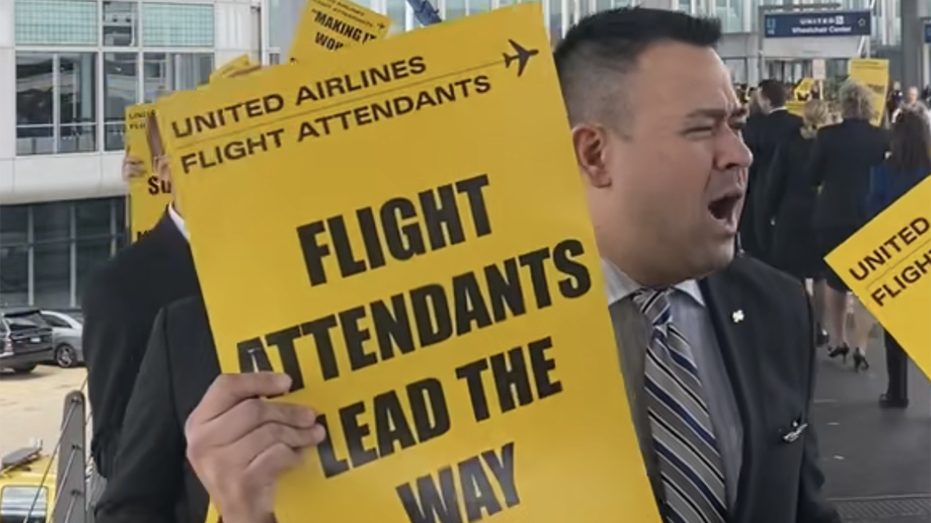 United Airlines flight attendants picket