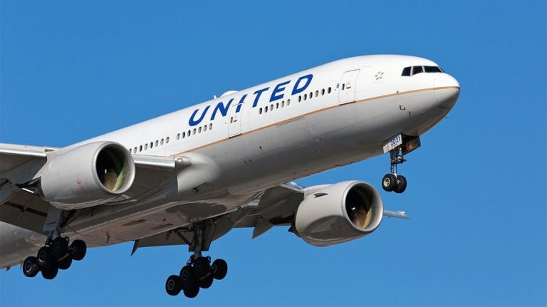 United Airlines grounds planes as it completes inspections