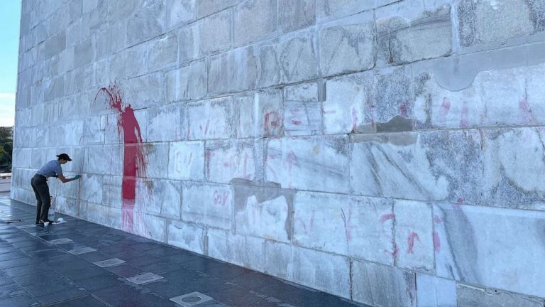 Washington Monument vandalized; suspect in custody