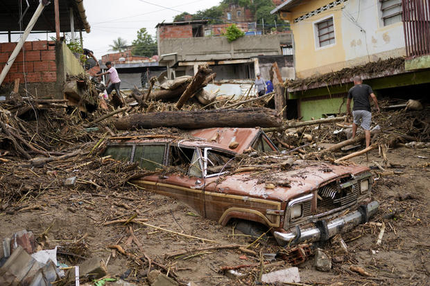 At least 25 dead after landslide sweeps through Venezuela town
