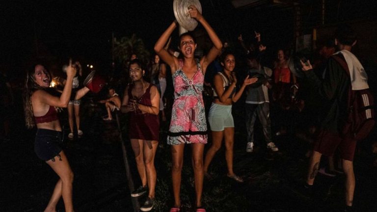 Cubans protest in Havana for 2nd night over lack of power