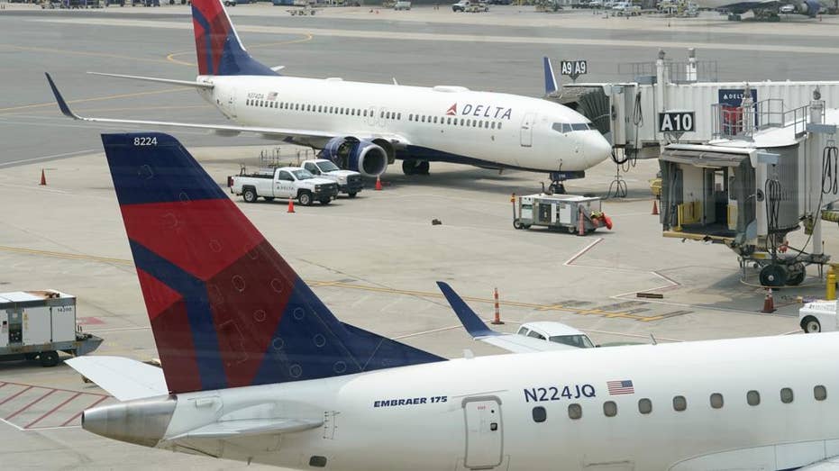 Delta planes in Boston Logan Airport