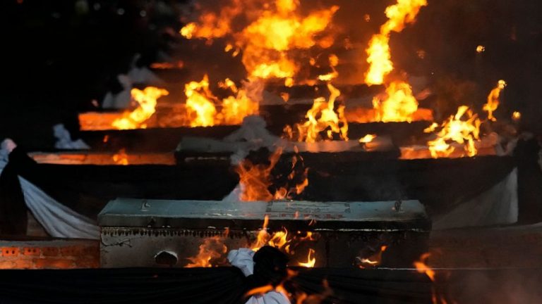 Families bid farewell as Thai massacre victims are cremated