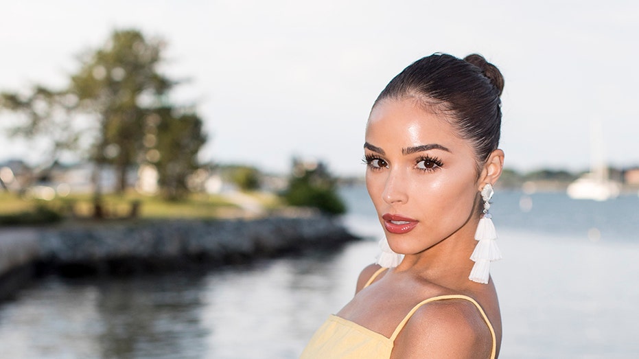 Olivia Culpo Kendra Scott jewelry