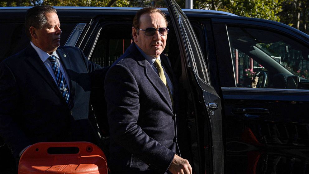 PHOTO: Kevin Spacey arrives at United States District Court for the Southern District of New York, Oct. 20, 2022.