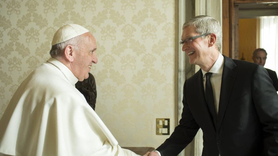 Pope shaking hands with Tim Cook