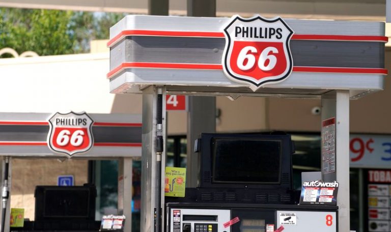Refiner Phillips 66 cutting staff at refineries, terminals, offices -sources