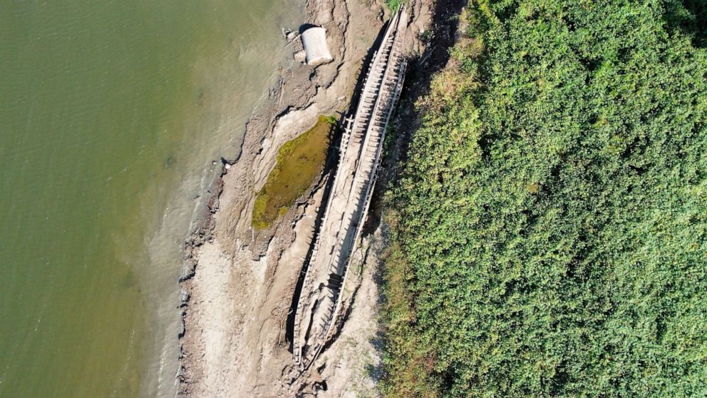 PHOTO: A shipwreck is exposed along the banks of the Mississippi River in Baton Rouge, due to low water levels, Oct. 18, 2022, in Baton Rouge, La.