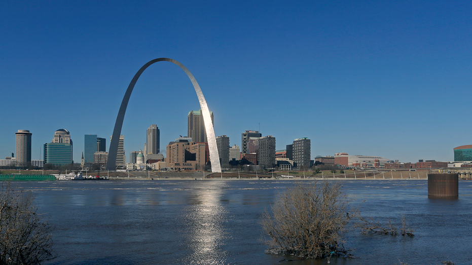 St. Louis skyline with the St. Louis arch in focus