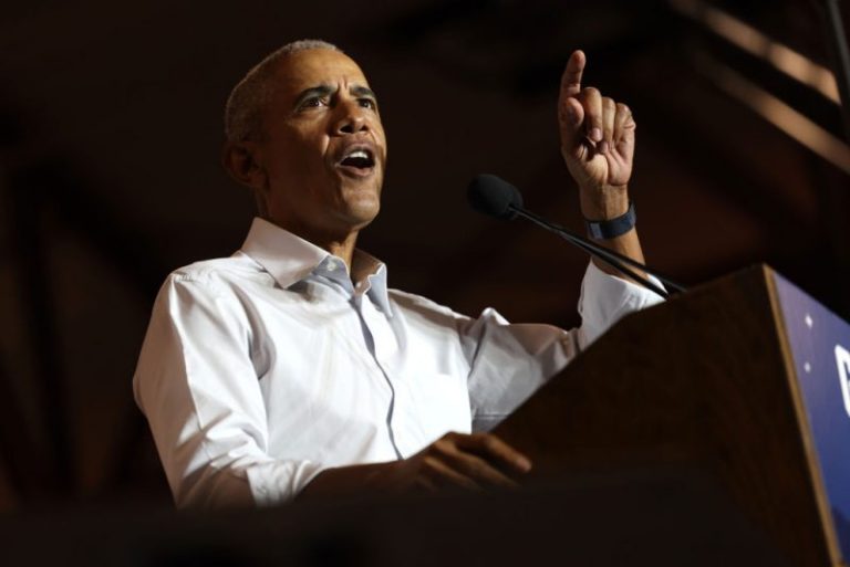 Obama yells at heckler at Ariz. rally