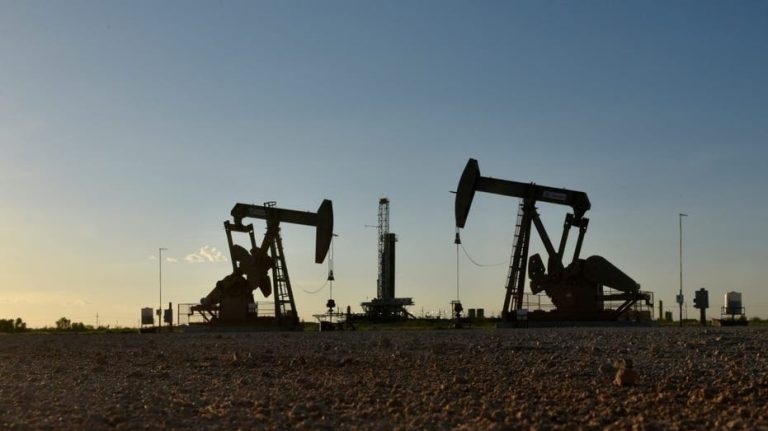 US drillers add oil and gas rigs for second week in a row: Baker Hughes