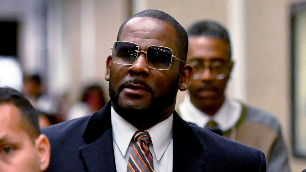 PHOTO: R. Kelly, center, leaves the Daley Center after a hearing in his child support case May 8, 2019, in Chicago.