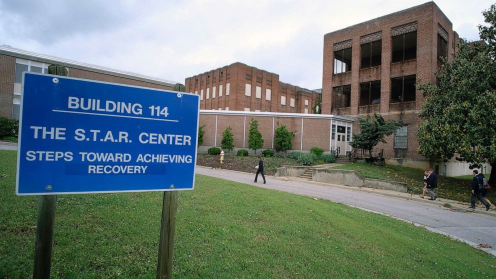 PHOTO: Visitors walk toward Building 114, the S.T.A.R. Center, at Central State Hospital in Dinwiddie County, Va., on May 17, 2018.