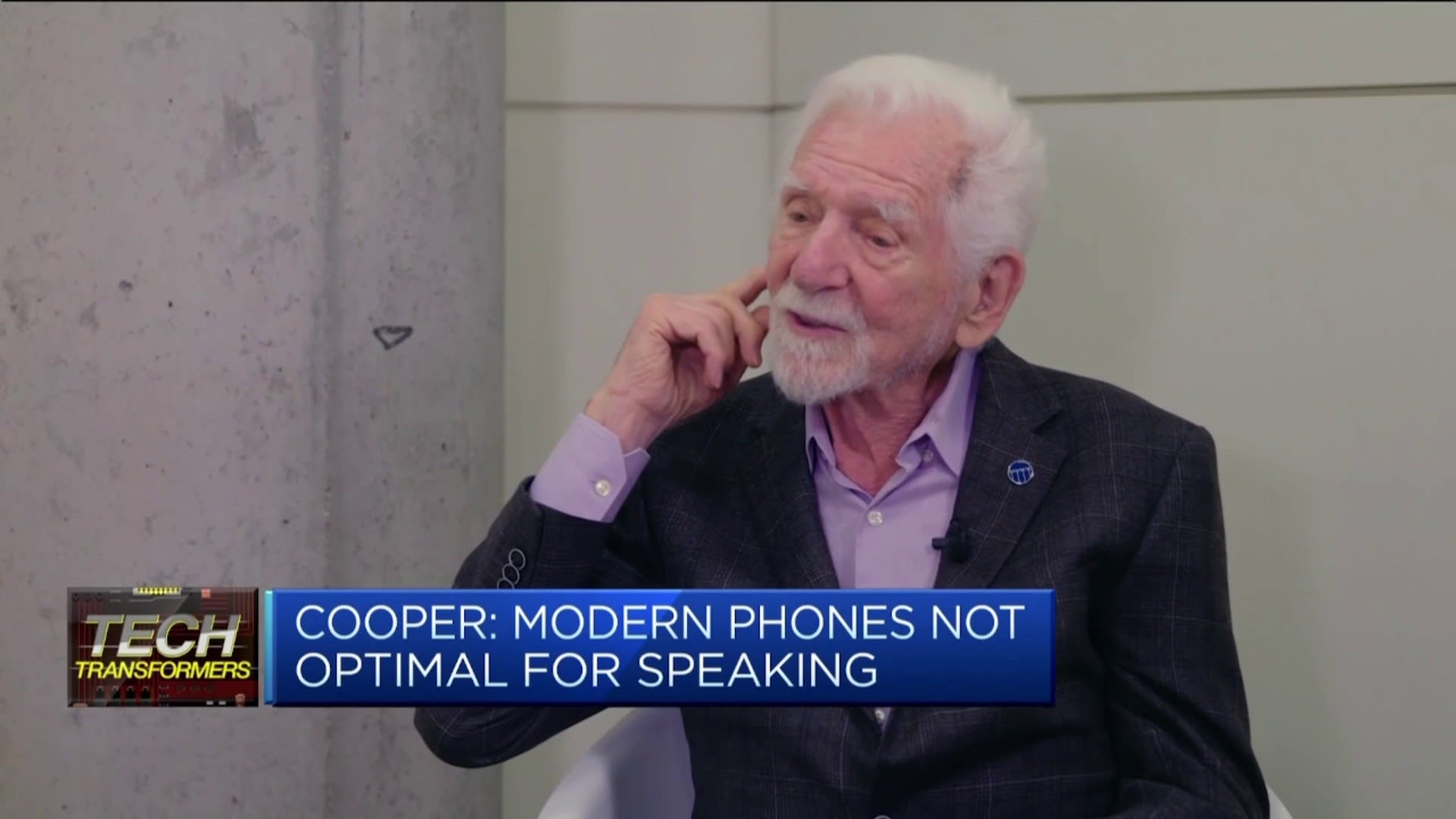 Mobile phone inventor: Modern phones not optimal for speaking