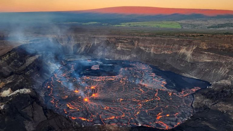 Earthquakes signal Hawaii’s Kilauea about to resume erupting