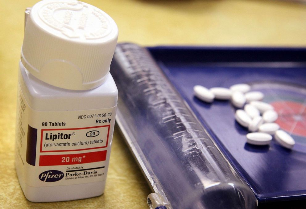 PHOTO: In this July 2,3 2008, file photo, Lipitor tablets are shown in a tray at a pharmacy in Chicago.