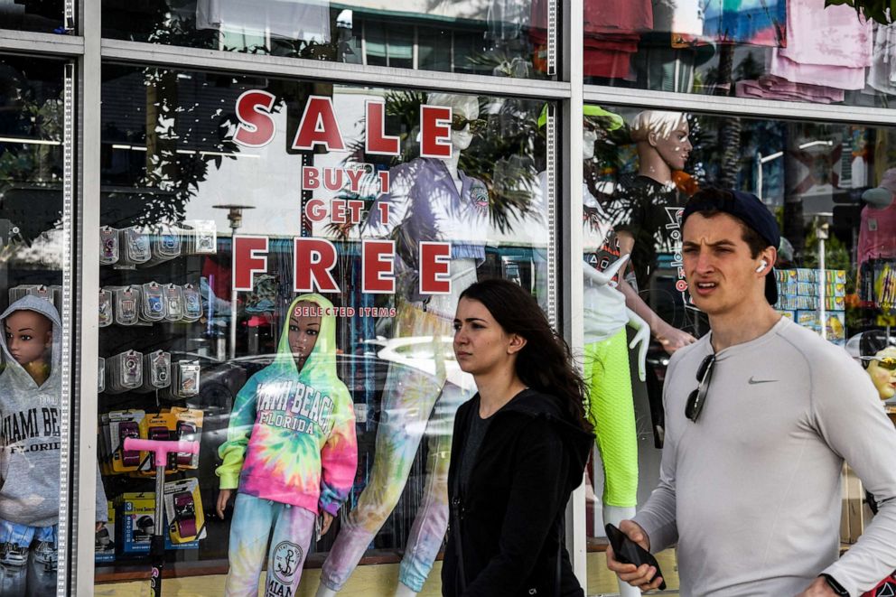 PHOTO: A discount sign is displayed at a shop in Miami Beach, Fla., on January 12, 2022.