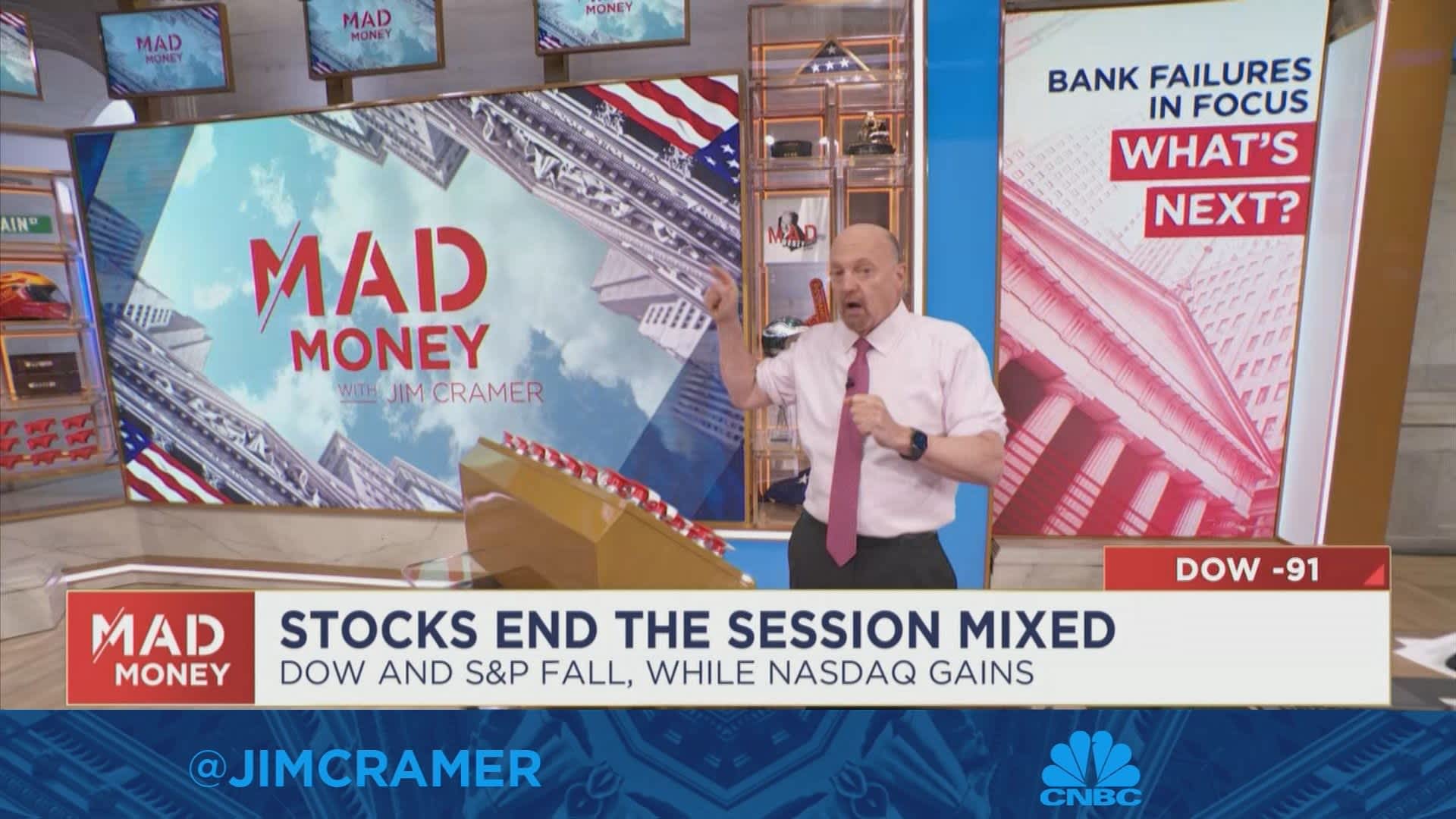 Bank failures could put crimp in Fed rate plans, says Cramer