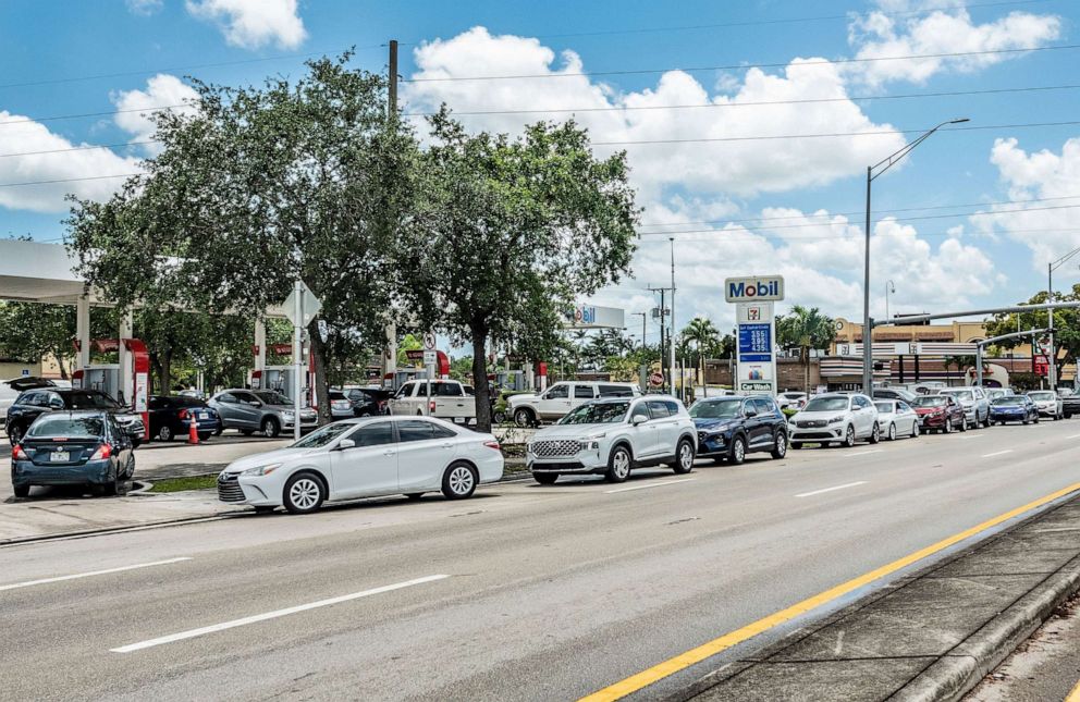 PHOTO: Drivers stand in line trying to get gas in Miami, Florida, on April 17, 2023.