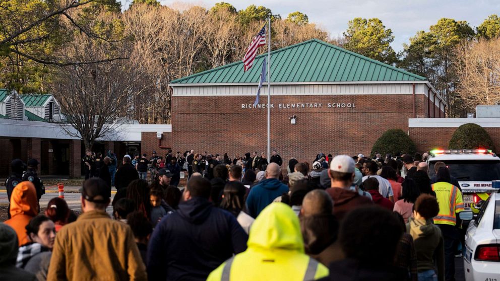 PHOTO: Police respond to a shooting that injured a teacher at Richneck Elementary, Jan. 6, 2023, in Newport News, Va.