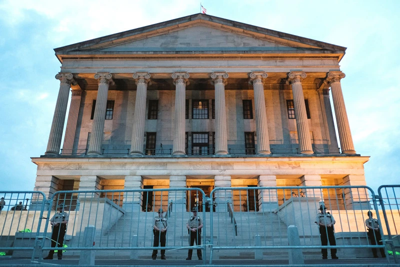  Police are seen surrounding the Tennessee State Capitol building on June 04, 2020 in Nashville, Tennessee. Minneapolis Police officer Derek Chauvin was filmed kneeling on George Floyd's neck. Floyd was later pronounced dead at a local hospital. Across the country, Floyd's death has set off days and nights of protests as its the most recent in a series of deaths of African Americans by the police. (Photo by Jason Kempin/Getty Images)