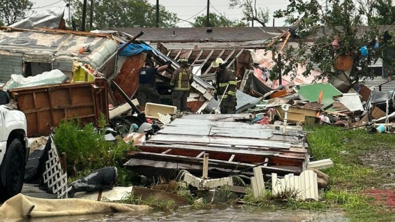 1 dead, at least 11 injured following possible tornado in Rio Grande Valley: NWS