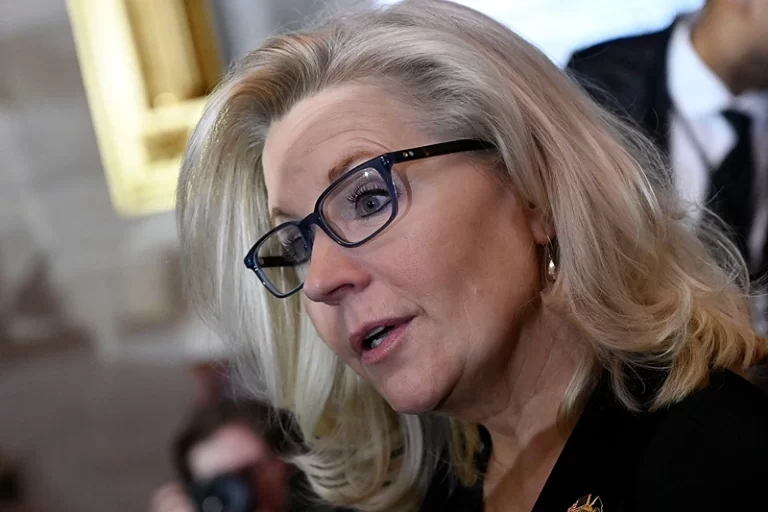 Liz Cheney condemns Trump and tells graduates not to compromise with truth in speech