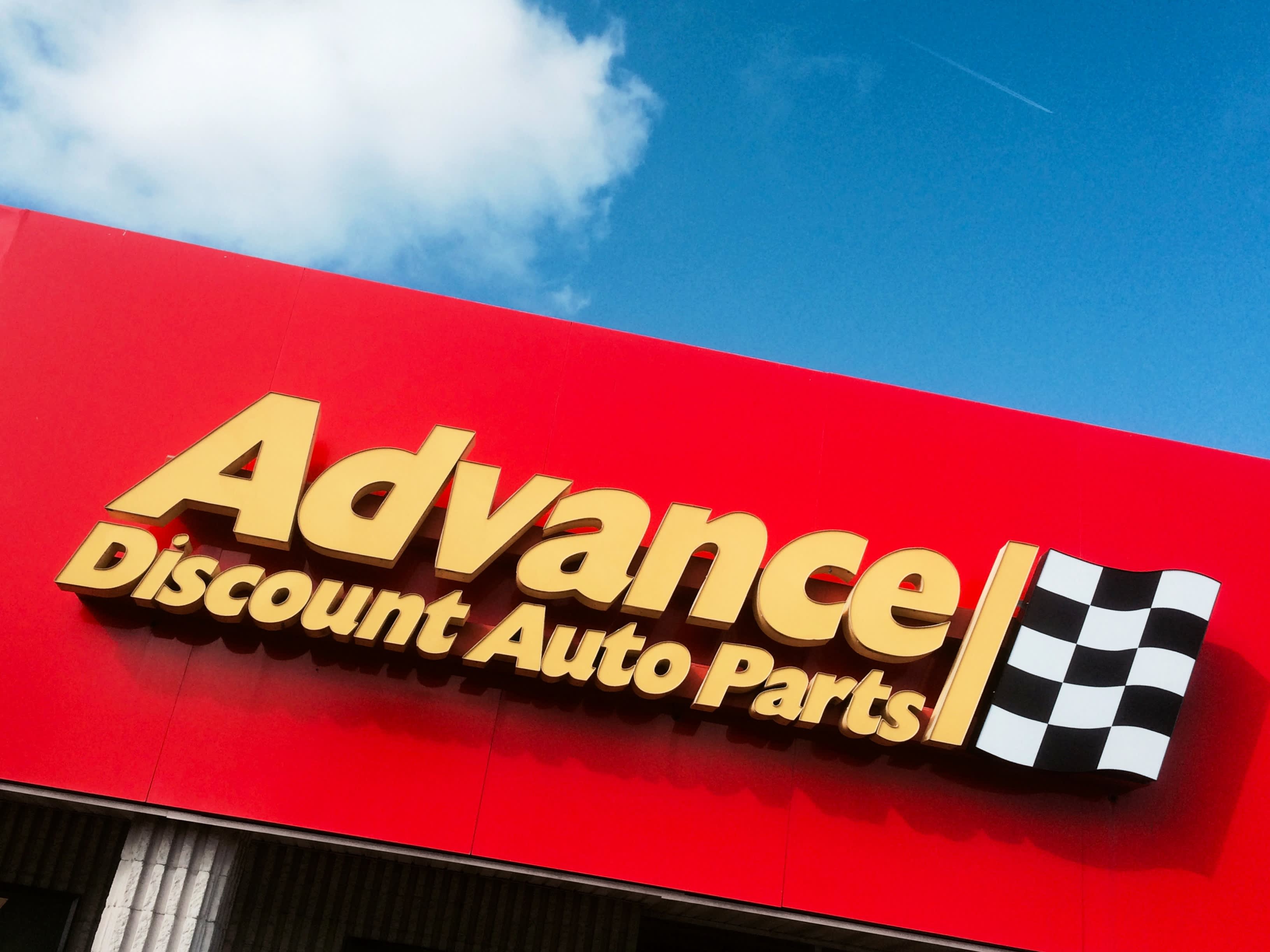 Analysts are bailing on this auto parts retailer after a massive earnings miss