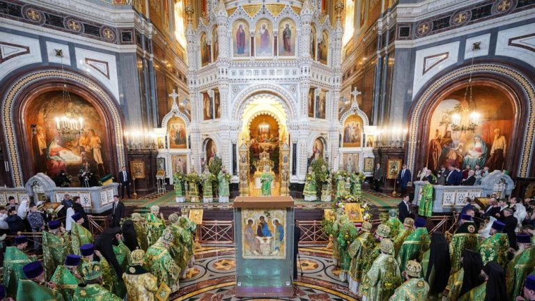 Russia’s most famous icon handed over from museum to church despite protests