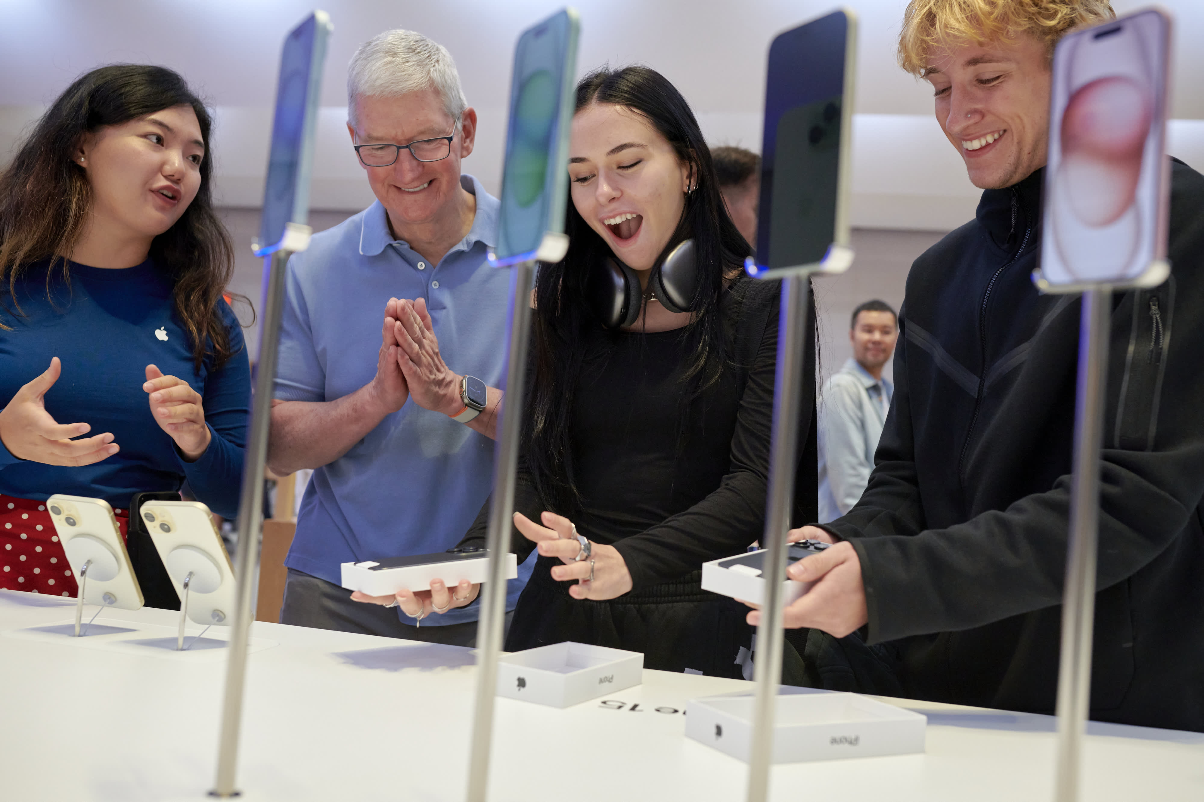 Apple CEO Tim Cook visits NYC flagship store as iPhone 15 goes on sale