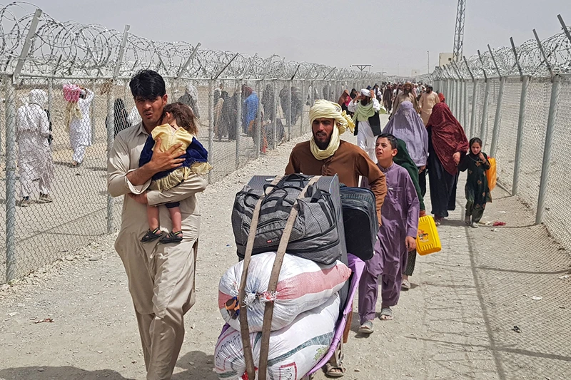 TOPSHOT-PAKISTAN-AFGHANISTAN-CONFLICT
TOPSHOT - Stranded Afghan nationals arrive to return back to Afghanistan at the Pakistan-Afghanistan border crossing point in Chaman on August 16, 2021 as the Taliban were in control of Afghanistan after President Ashraf Ghani fled the country and conceded the insurgents had won the 20-year war. (Photo by - / AFP) (Photo by -/AFP via Getty Images)