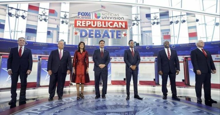 Candidates go after Trump at second Republican debate