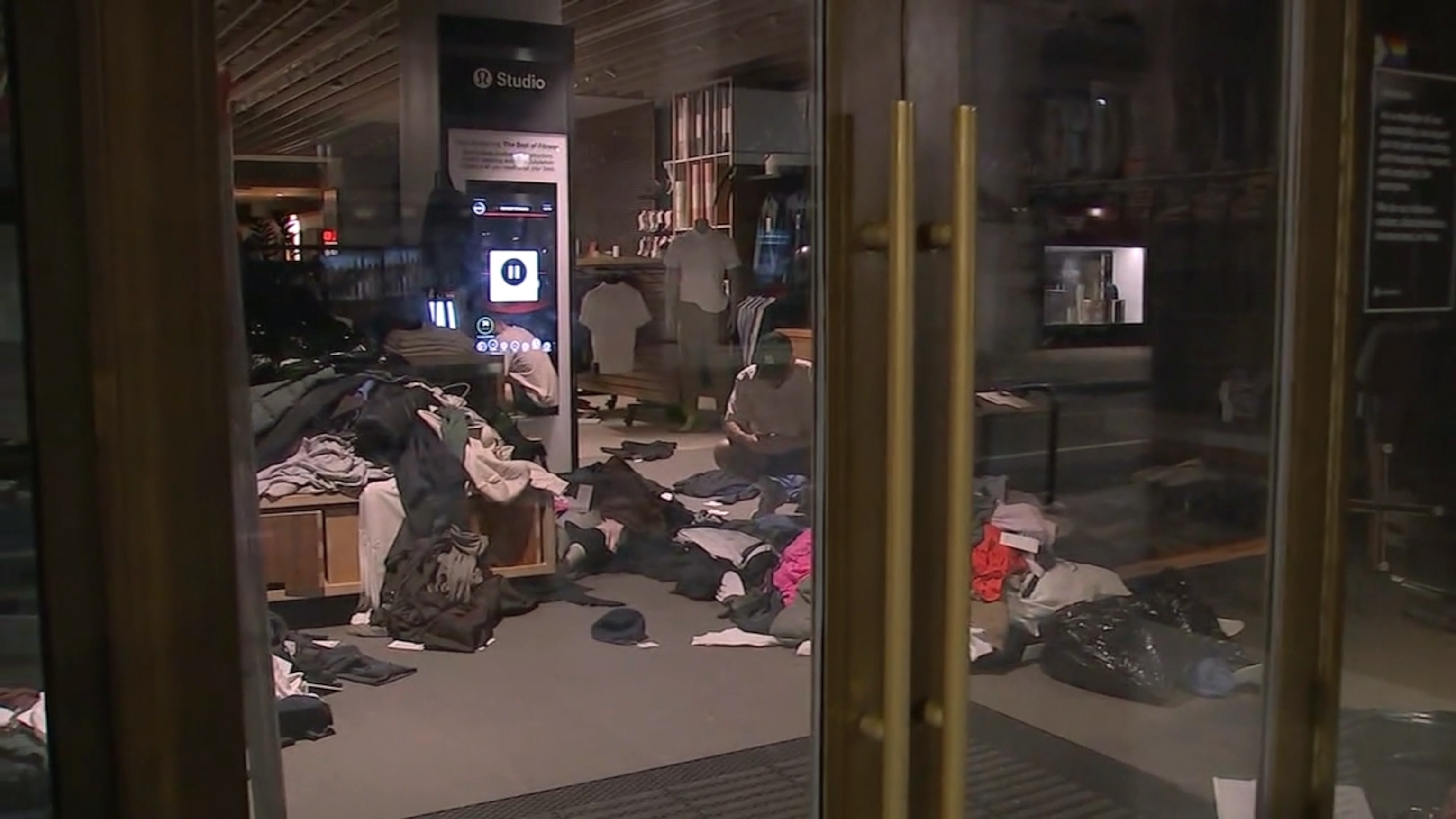 PHOTO: Employees respond inside a retail store in Philadelphia after several incidents of looting occurred in the evening of Sept. 26, 2023.