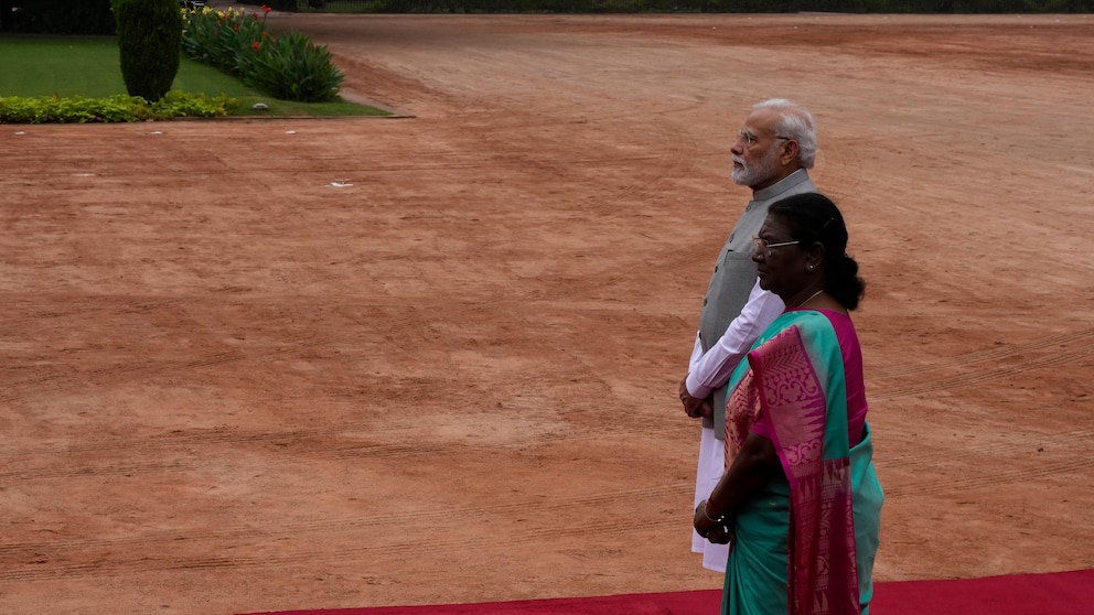 Indian President Droupadi Murmu, front and Indian Prime Minister Narendra Modi wait for the arrival of Saudi Arabia's Crown Prince Mohammed bin Salman for his ceremonial reception at the Indian presidential palace, in New Delhi, India, Monday, Sept. 11, 2023. (AP Photo/Manish Swarup)