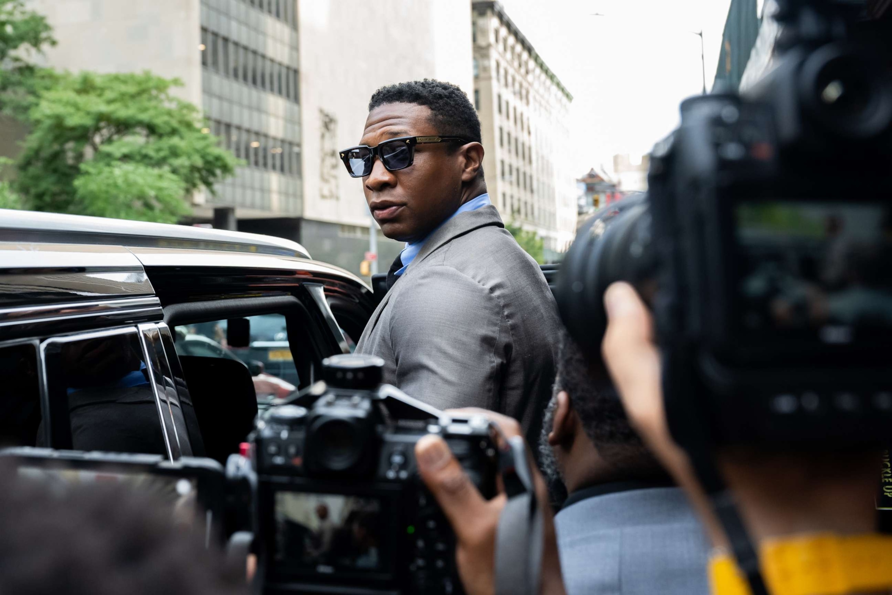 PHOTO: Jonathan Majors, looks backs at media while leaving Manhattan Criminal court after his pre trial hearing on Aug. 3, 2023 in New York City.