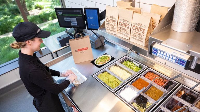 Chipotle employees share workload with robot co-worker