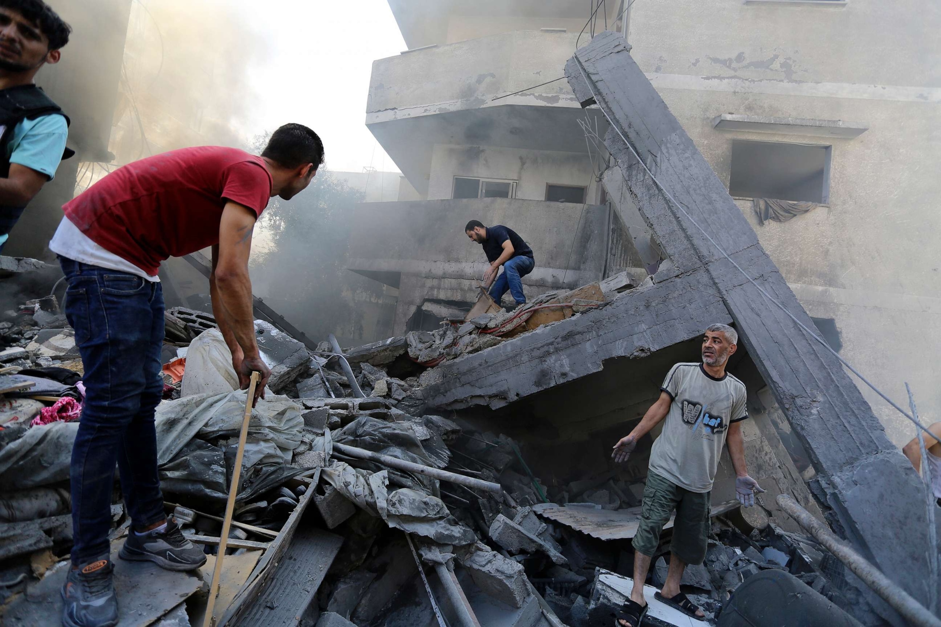 PHOTO: Palestinians look for survivors after Israeli airstrikes in Gaza City, Gaza Strip, Oct. 18, 2023.
