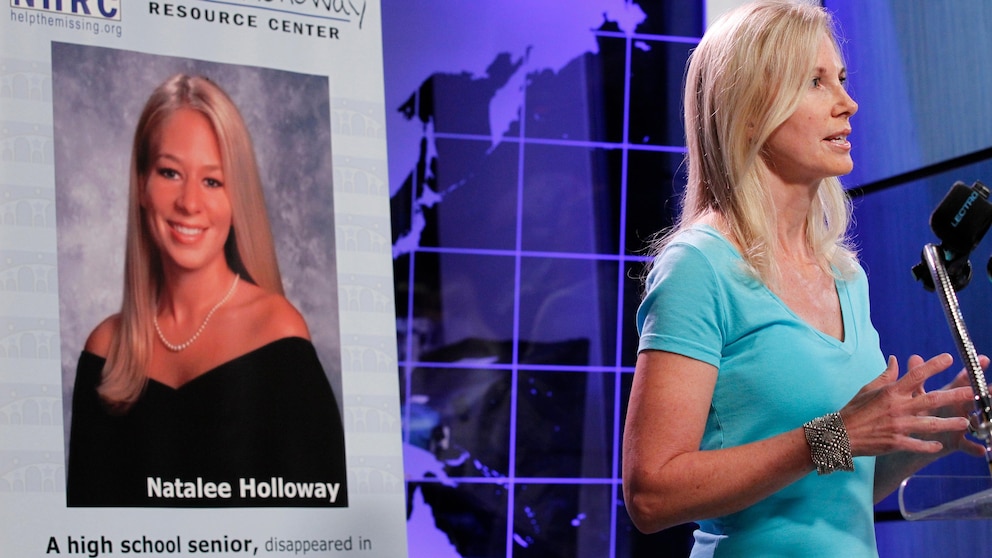 FILE - Beth Holloway, mother of Natalee Holloway, speaks during the opening of the Natalee Holloway Resource Center (NHRC) at the National Museum of Crime & Punishment in Washington, Tuesday, June 8, 2010. Court records filed Friday, Oct. 13, 2023, indicate Joran van der Sloot, the chief suspect in Natalee Holloway’s 2005 disappearance, intends to plead guilty in a federal case accusing him of trying to extort money from the missing teen’s mother. (AP Photo/Pablo Martinez Monsivais, File)