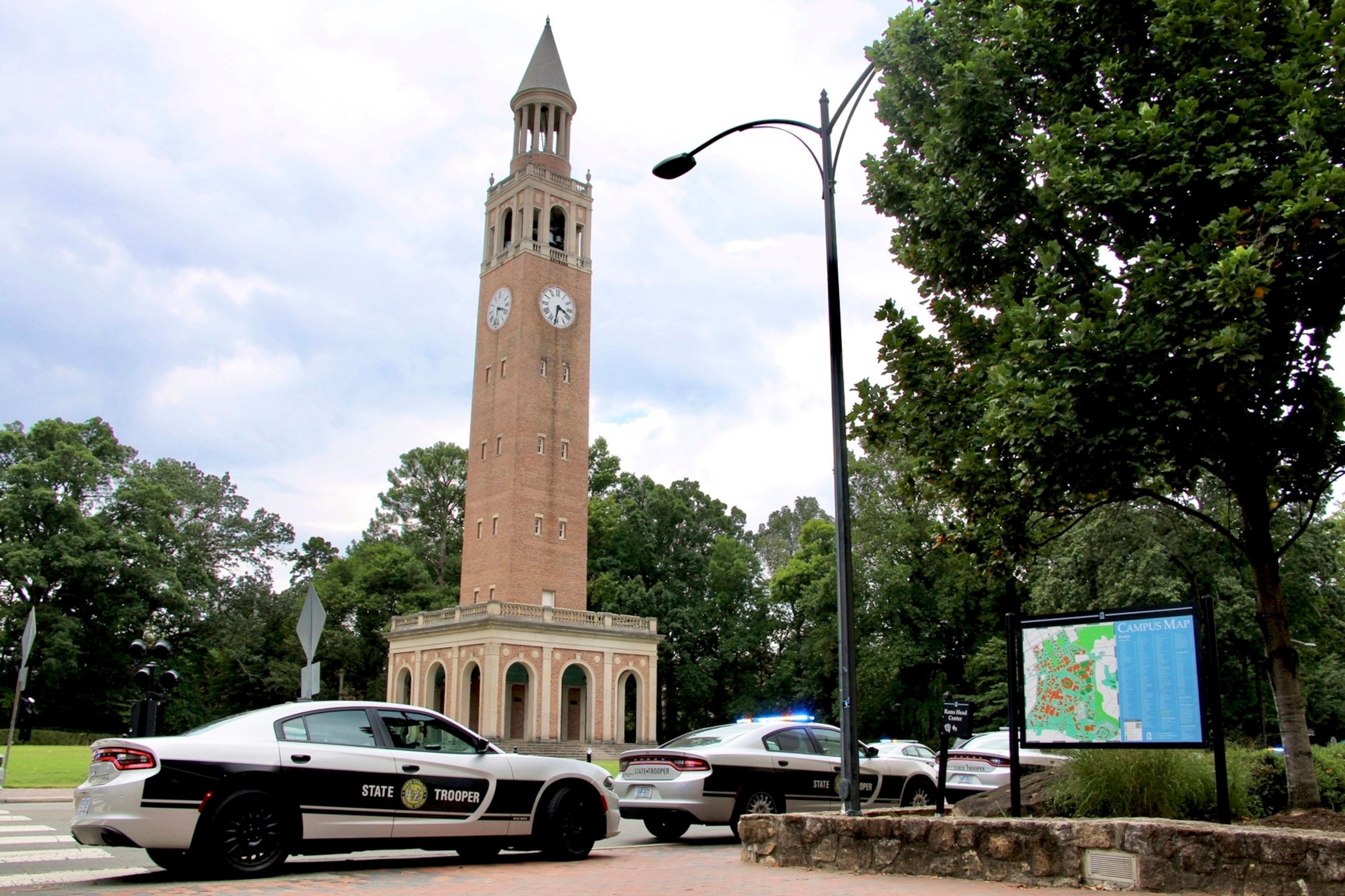 PHOTO: Law enforcement respond to the University of North Carolina at Chapel Hill campus in Chapel Hill, N.C., Aug. 28, 2023, after the university locked down and warned of an armed person on campus.