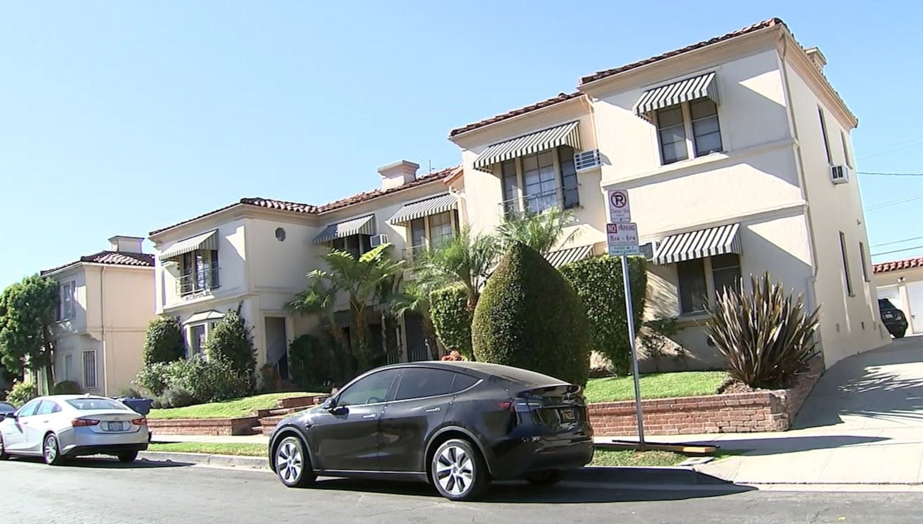 PHOTO: In this screen grab from a video, the building where Michael Latt lived is shown in Los Angeles.