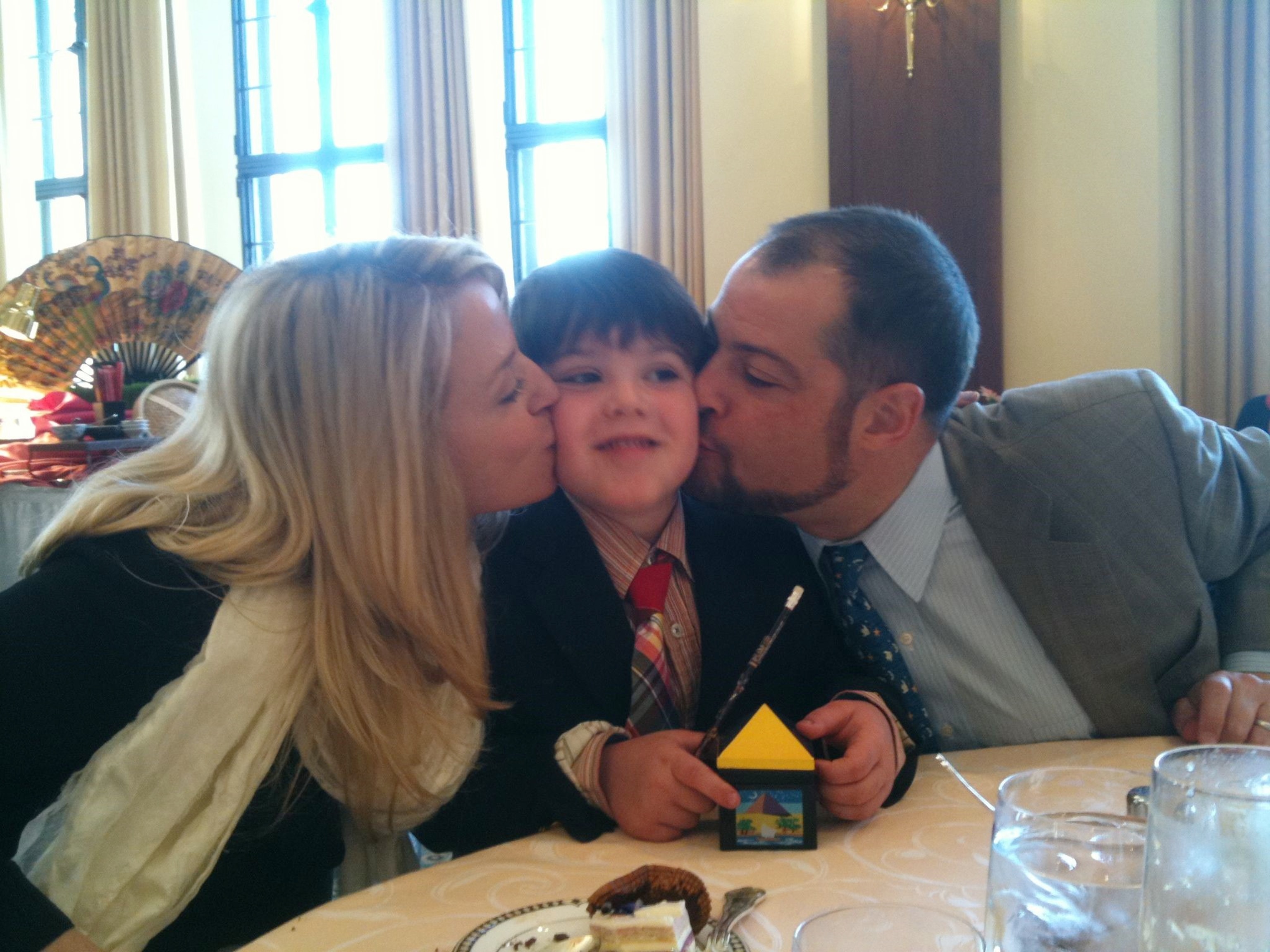 PHOTO: Laura and Samuel Chapman are pictured with their son Sammy, who died in 2021 at the age of 16.