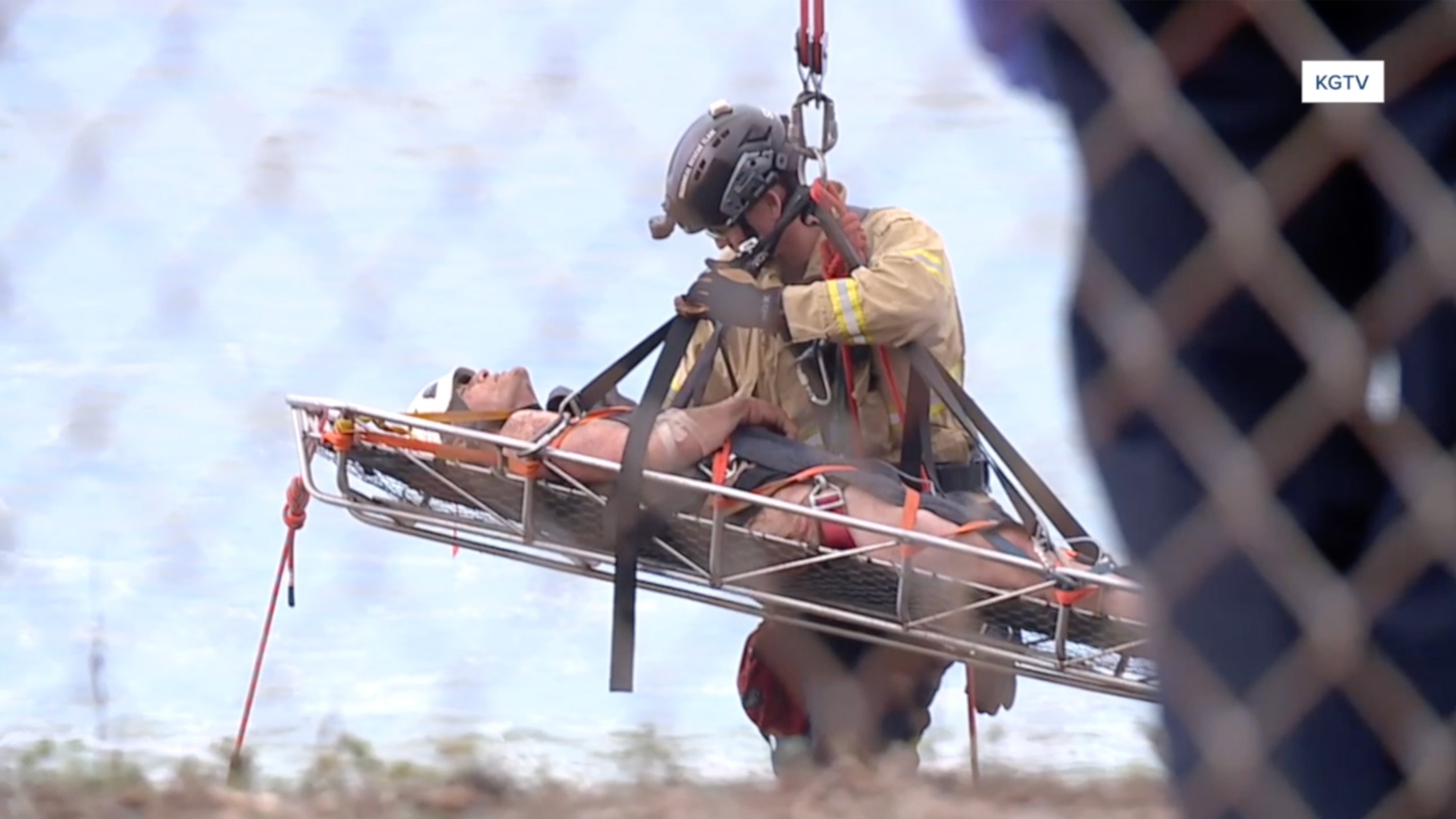 PHOTO: Crews rescue a man who had become trapped in a cliffside crevasse in San Diego on Dec. 22, 2023.