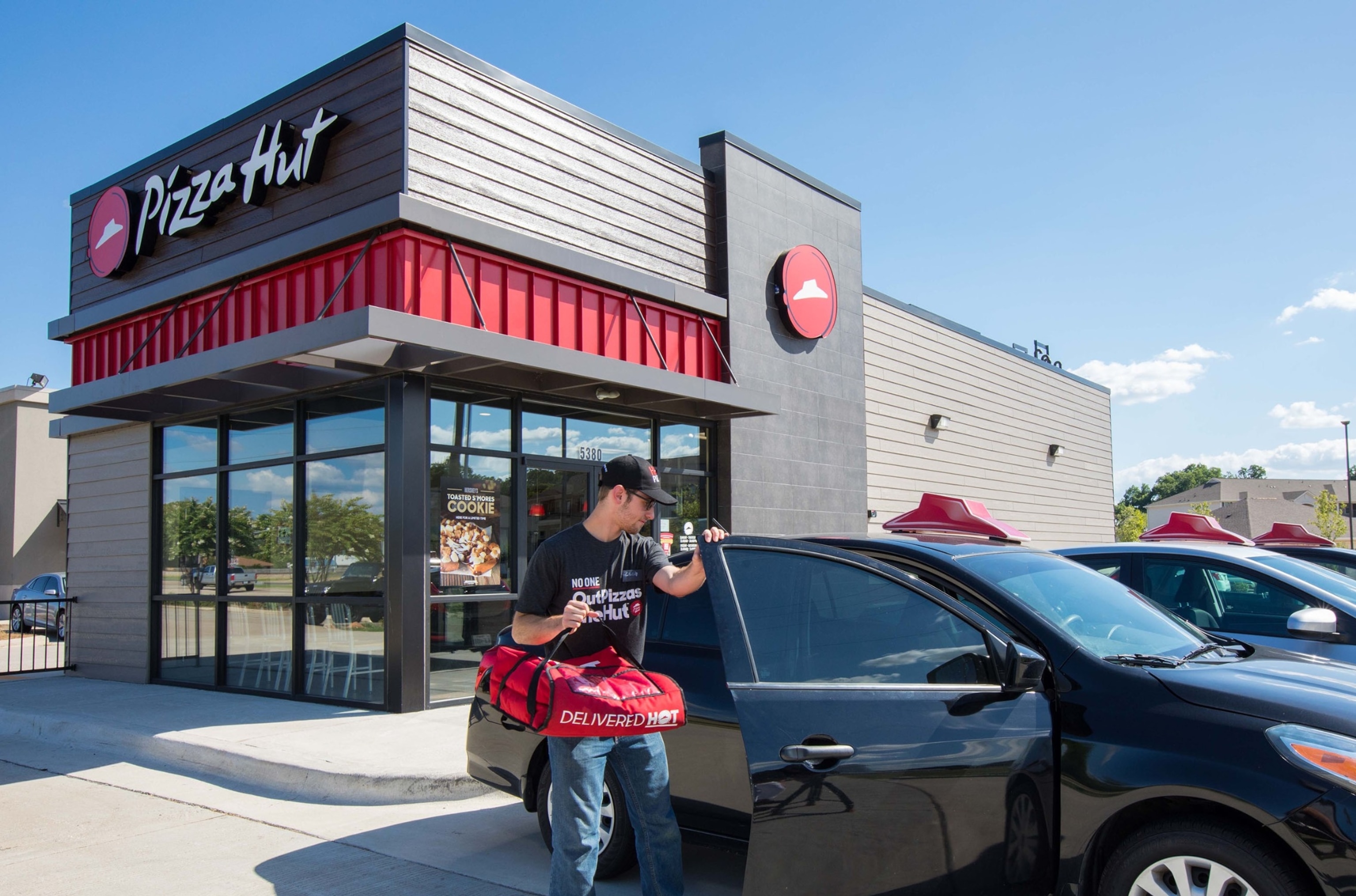 PHOTO: In this June 29, 2018 file photo, a Pizza Hut delivery driver is seen in Shreveport, La. 