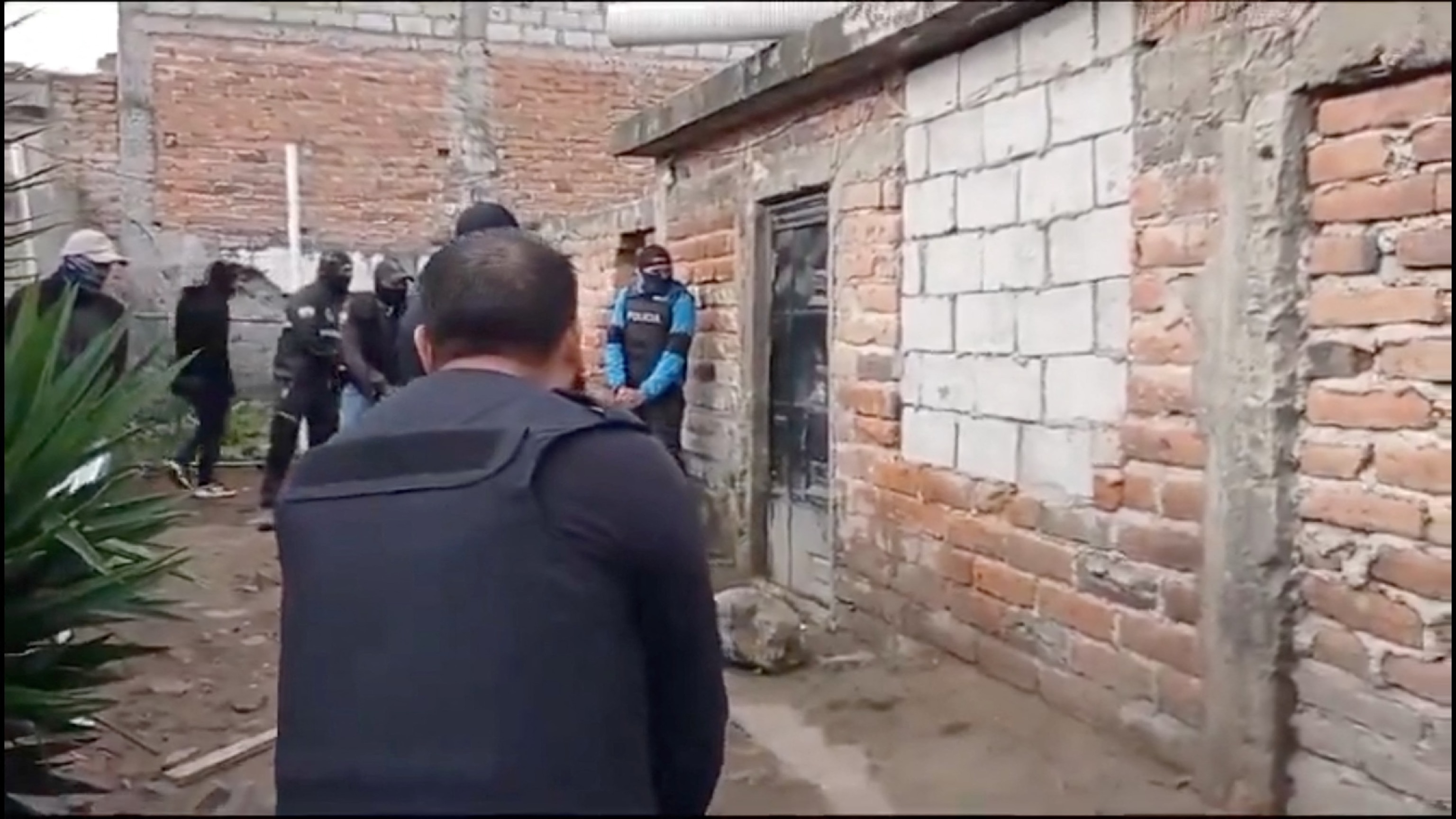 PHOTO: Law enforcement officials take position outside a house during an operation in which they claim to have detained a leader of the Los Lobos gang, in Ibarra, Ecuador, in this screengrab taken from a handout video released on Jan. 10, 2024. 