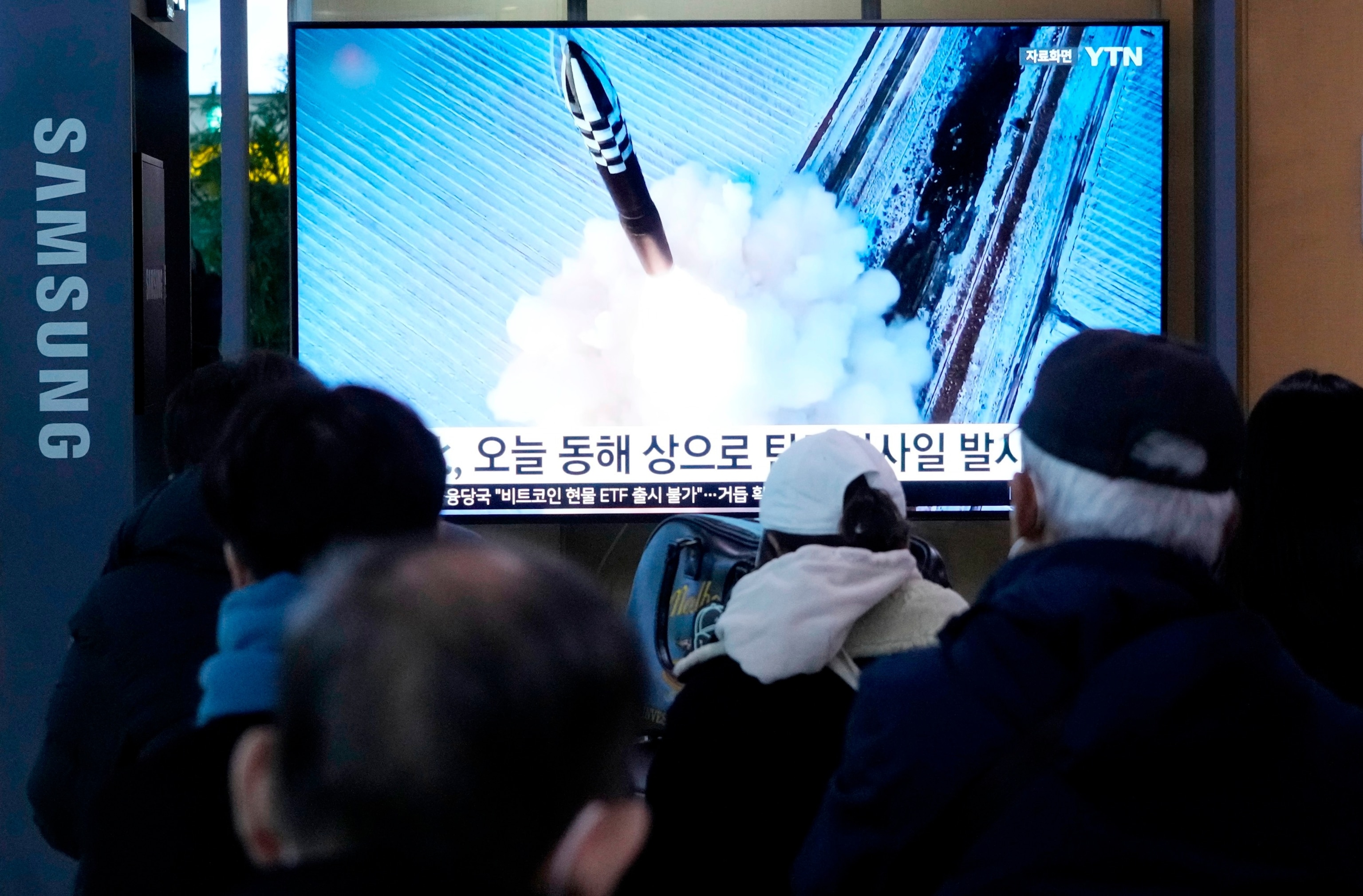 PHOTO: A TV screen shows a file image of North Korea's missile launch during a news program at the Seoul Railway Station in Seoul, South Korea, Sunday, Jan. 14, 2024.