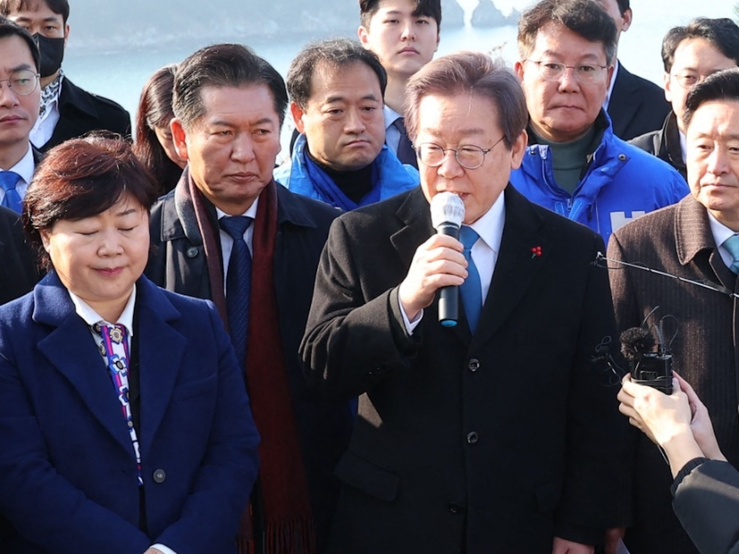 PHOTO: South Korean opposition party leader Lee Jae-myung speaks to reporters as he visits the site of a new airport in Busan on Jan. 2, 2024.