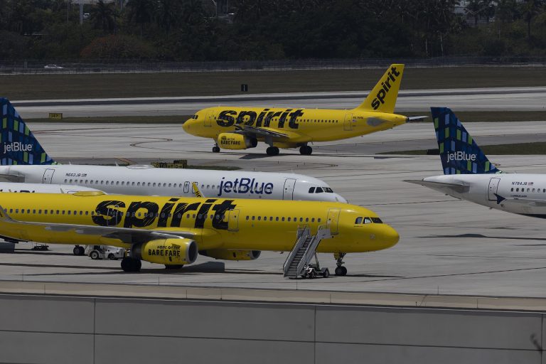 Spirit Airlines shares sink 20% in second day of losses after judge blocks JetBlue merger