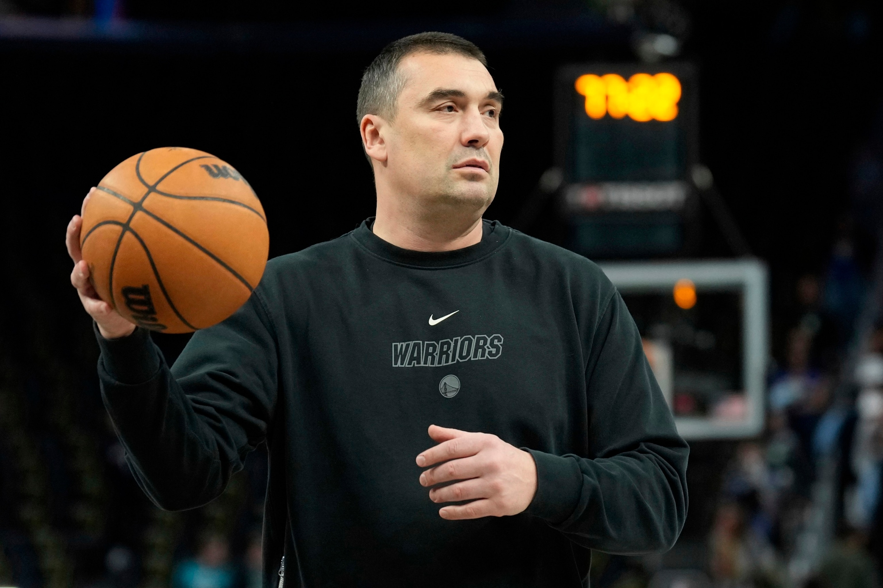 PHOTO: Golden State Warriors assistant coach Dejan Milojevic passes the ball before an NBA basketball game against the New Orleans Pelicans Tuesday, March 28, 2023, in San Francisco. 