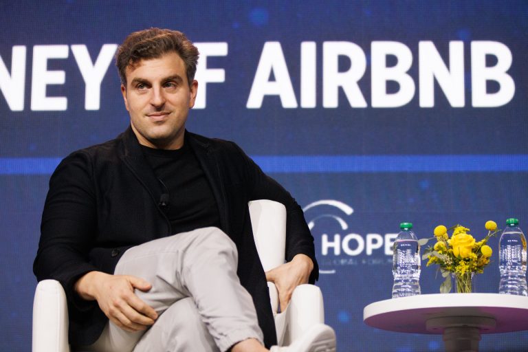 Airbnb reports better-than-expected revenue and beats on guidance